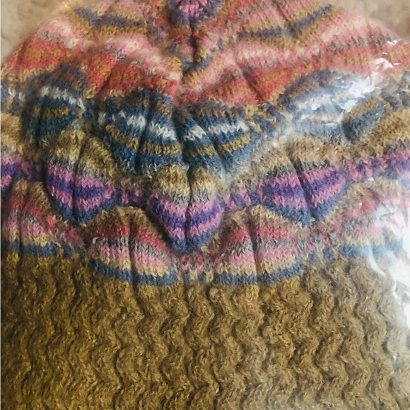 Multicolor Hat with Scarf. Made in Peru - Picture 6 of 7